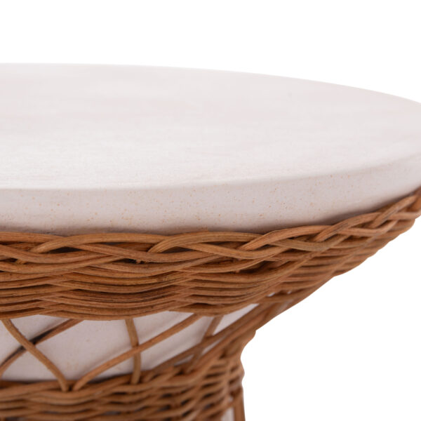 ΒΟΗΘΗΤΙΚΟ ΤΡΑΠΕΖΙ ΣΤΡΟΓΓΥΛΟ DELIA HM18167.02 FIBER CEMENT ΛΕΥΚΟ & RATTAN Φ40x45Υεκ (x1) - Image 7